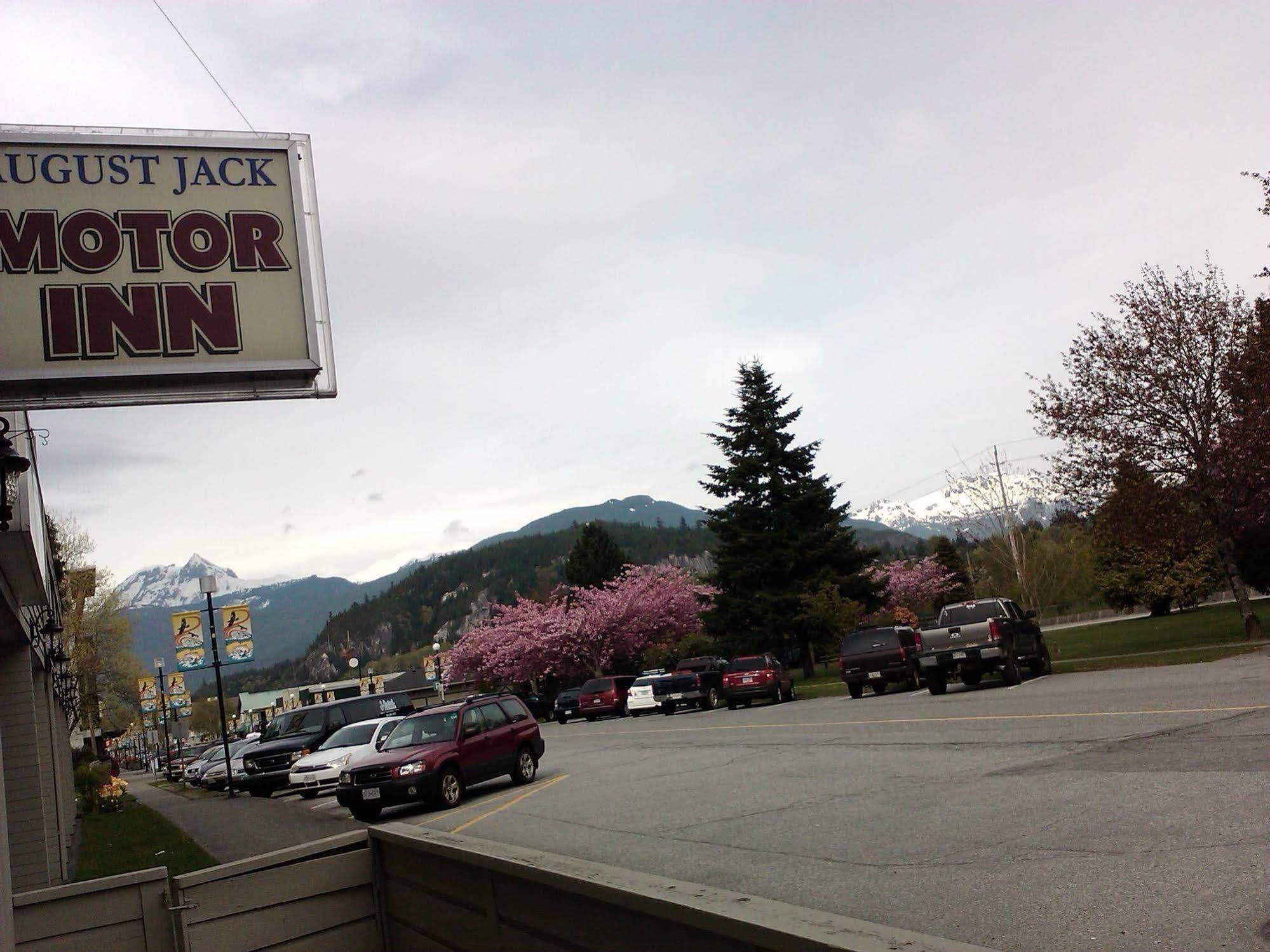August Jack Motor Inn Squamish Exteriér fotografie